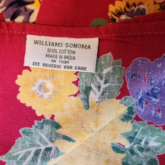 WILLIAMS SONOMA 68x108 Tablecloth with Eight Dinner Napkins. - Picture 6 of 6